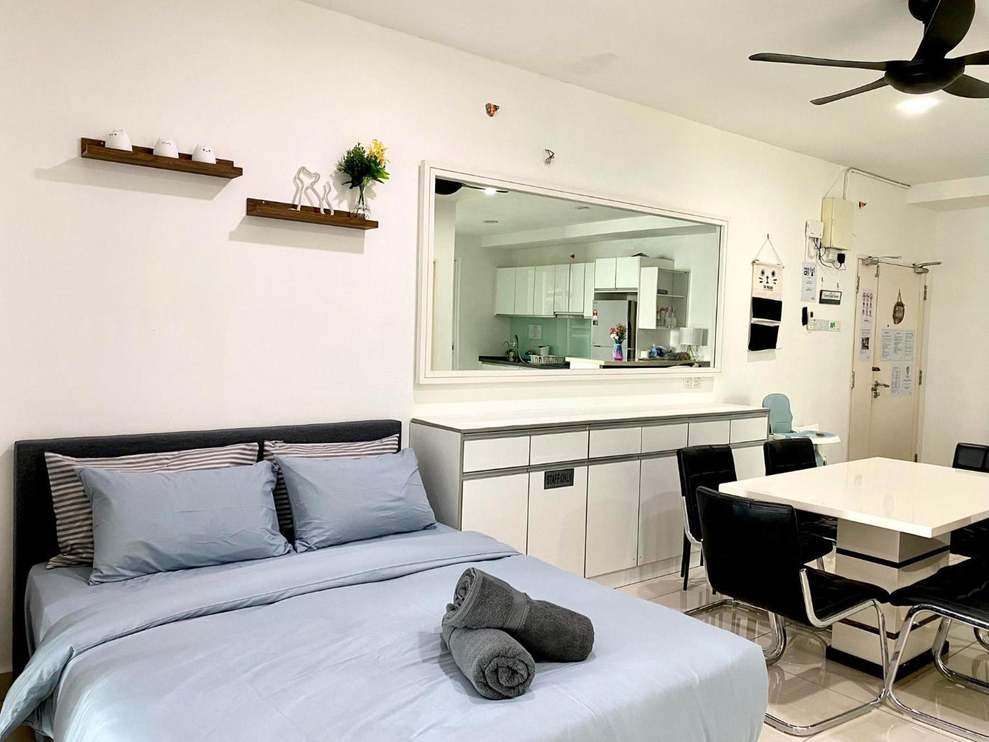 Mansion One Suite By Staycation Homestay George Town Exteriör bild